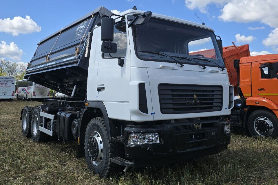 Изображение к статье ««Русбизнесавто» показал сельхозтехнику в Саратове»