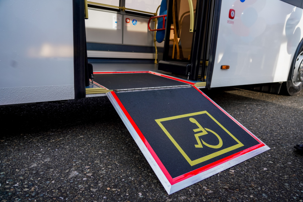 «Группа ГАЗ» поставила в Сочи автобусы,  адаптированные для маломобильных пассажиров - f934ae0d032dd992b4e80c9c22a4cc41