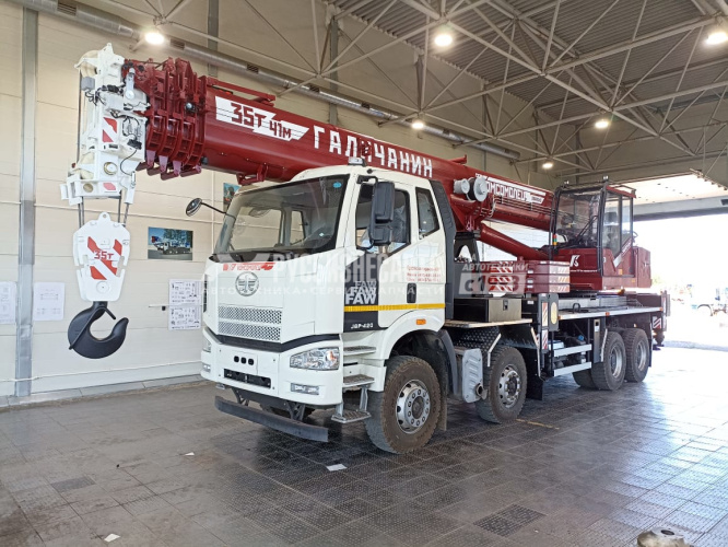 Купить КС 55721-7В-1 Комсомолец автокран 35 т. (FAW-3310) ОВАЛОИД колесная формула 8х4 в компании Русбизнесавто - изображение 1
