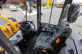 Погрузчик фронтальный с телескопической стрелой BULL SL300T