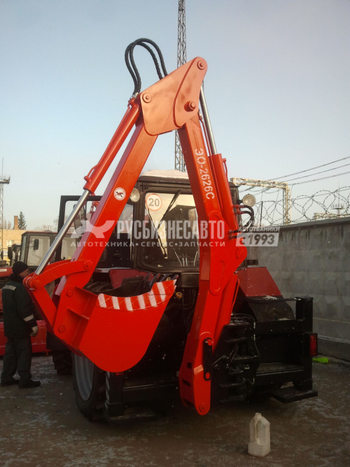 Купить Одноковшовый погрузчик-экскаватор ЭО2626С (на базе Беларус 82.1, смещаемая ось, челюстной ковш) в компании Русбизнесавто - изображение 0